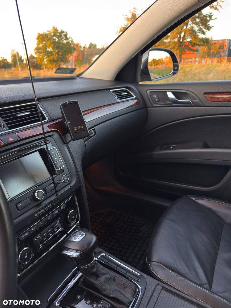 Skoda Superb 2.0 TDI DSG Elegance - 24