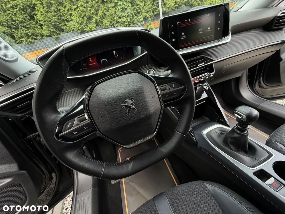 Peugeot 2008 1.2 PureTech Allure Pack S&S - 29