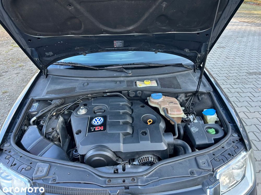 Volkswagen Passat 1.9 TDI Highline - 16