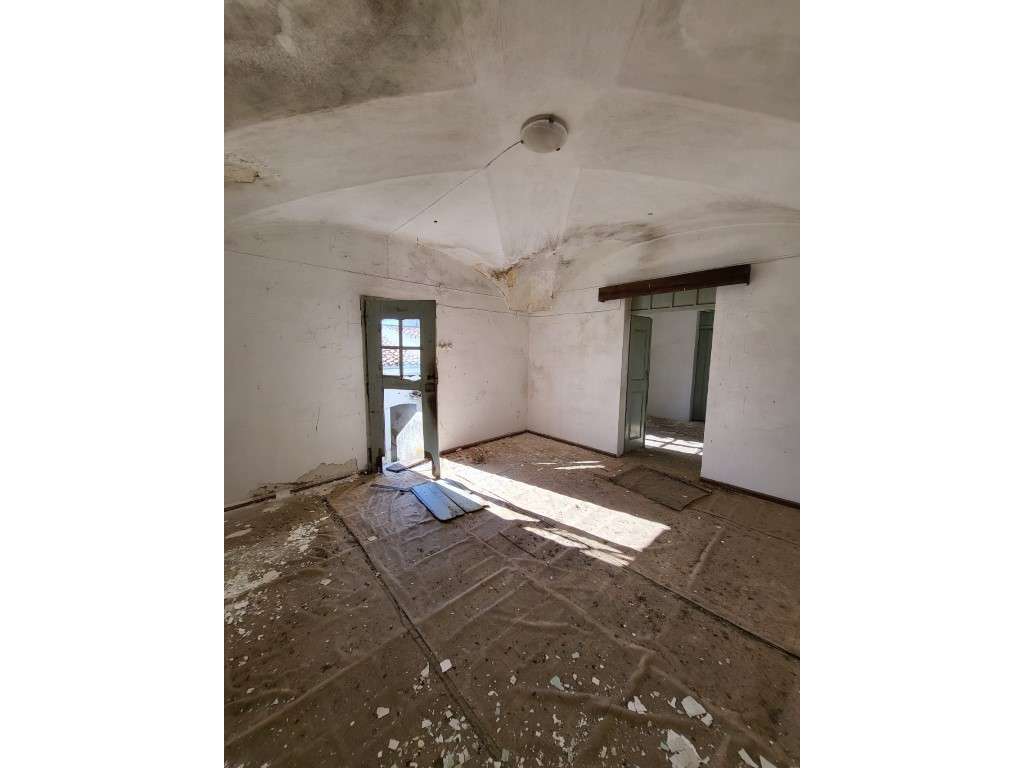 Moradia T2+3 na Vila de Redondo - Grande imagem: 3/23