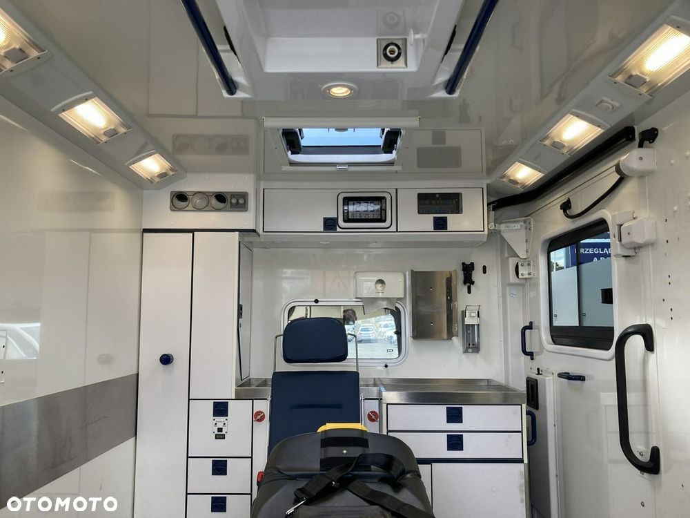 Mercedes-Benz Sprinter - 14