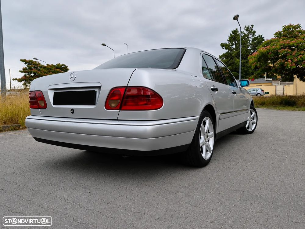 Mercedes-Benz E 220 CDI Elegance - 4