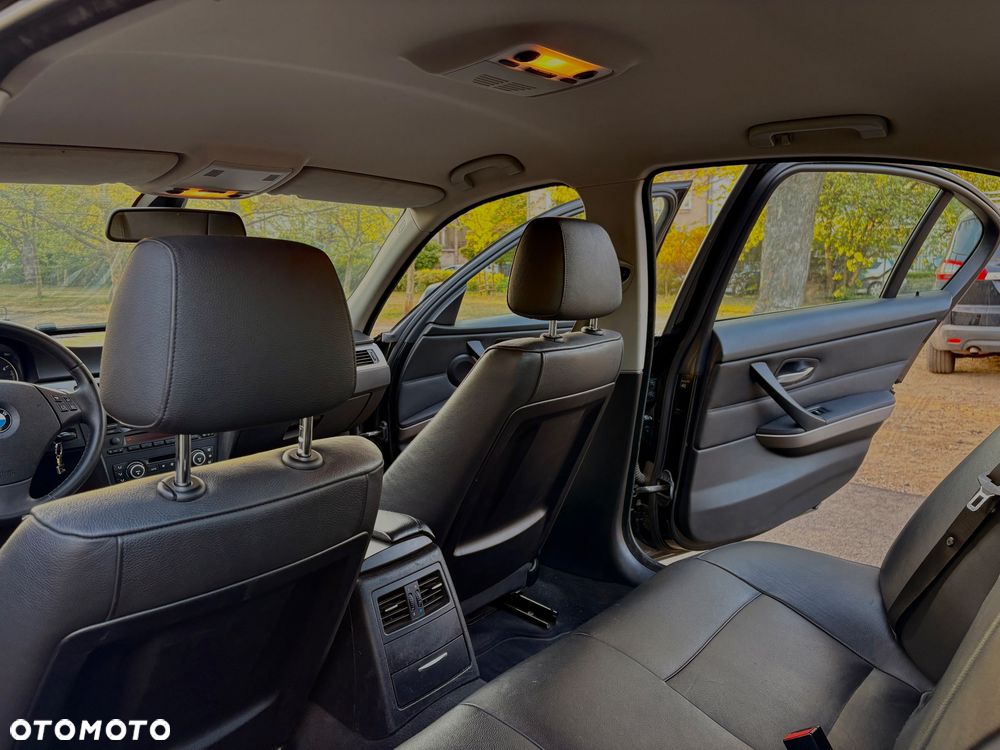 BMW Seria 3 318d - 14