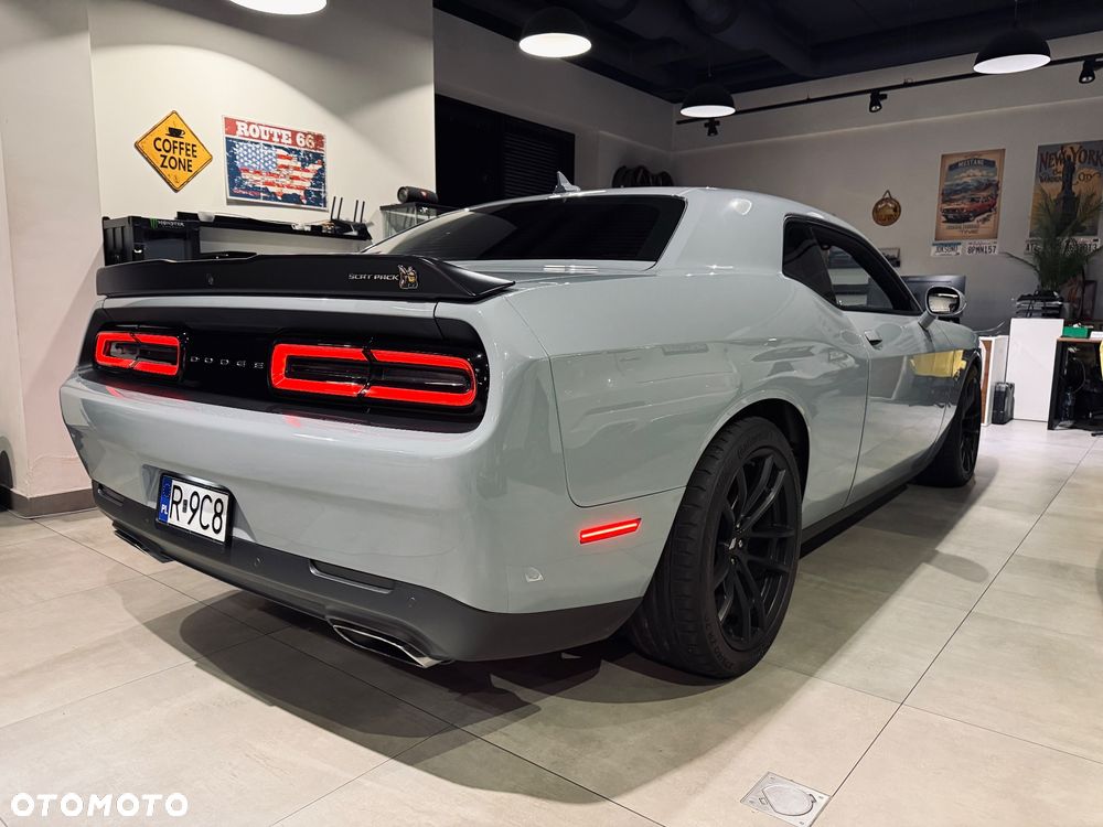 Dodge Challenger - 11