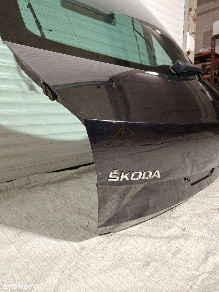 Skoda Octavia III 5E0 hatchback 2016 Klapa bagażnika tył czarna LF9R - 11