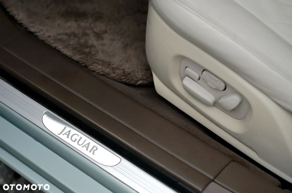 Jaguar XJ XJ8 4.2 LWB - 26