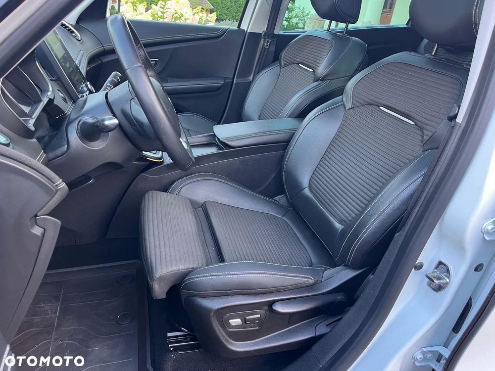 Renault Grand Scenic - 10