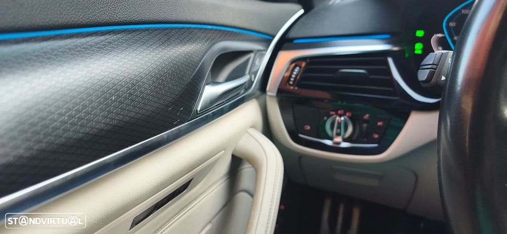 BMW 530 e Pack Desportivo M - 4