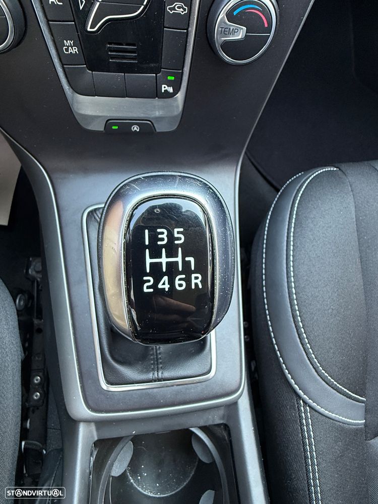 Volvo V40 2.0 D3 Momentum - 35