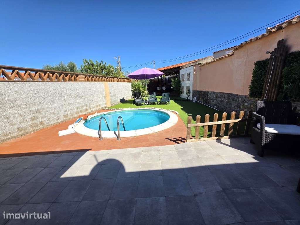 Moradia T2 com piscina, muito perto da Praia da Amieira - Grande imagem: 3/27