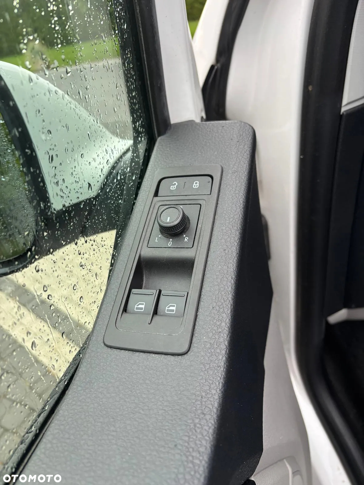 Volkswagen Caravelle - 14