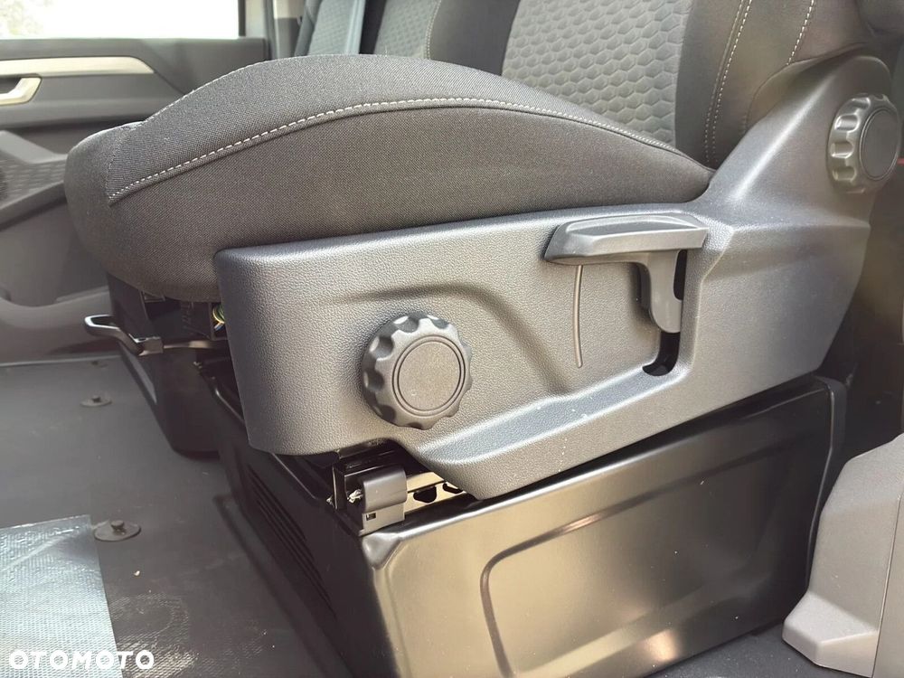 Volkswagen Caravelle - 37