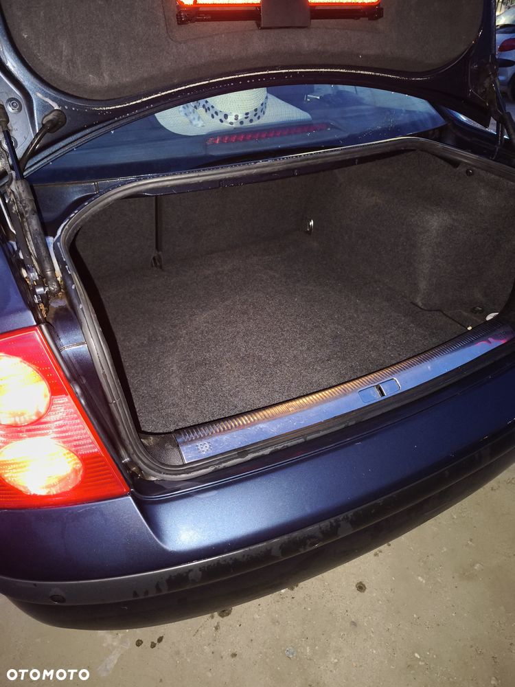 Volkswagen Passat 1.9 TDI Comfortline - 6