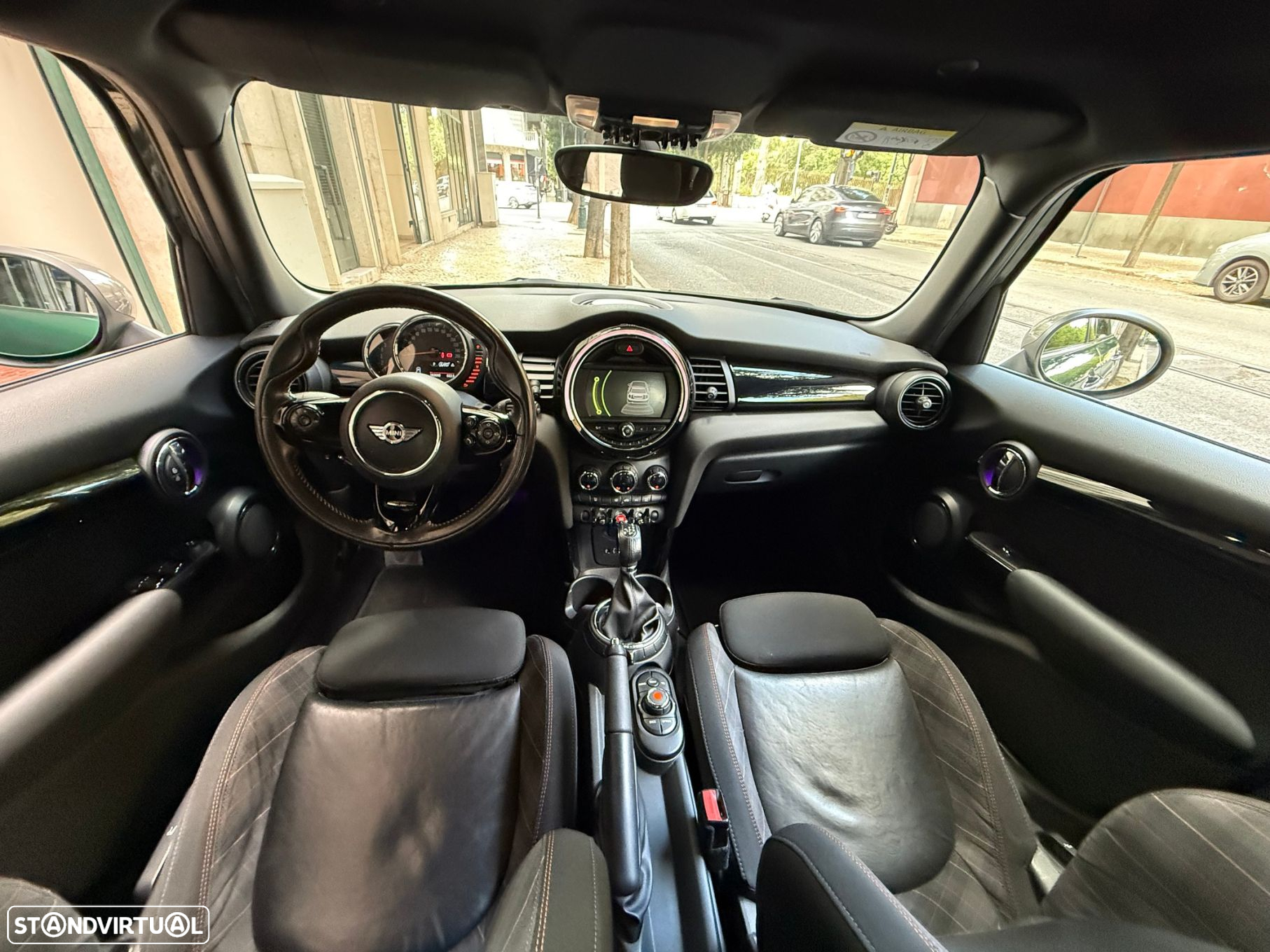 MINI 5 Portas Cooper D Auto - 13