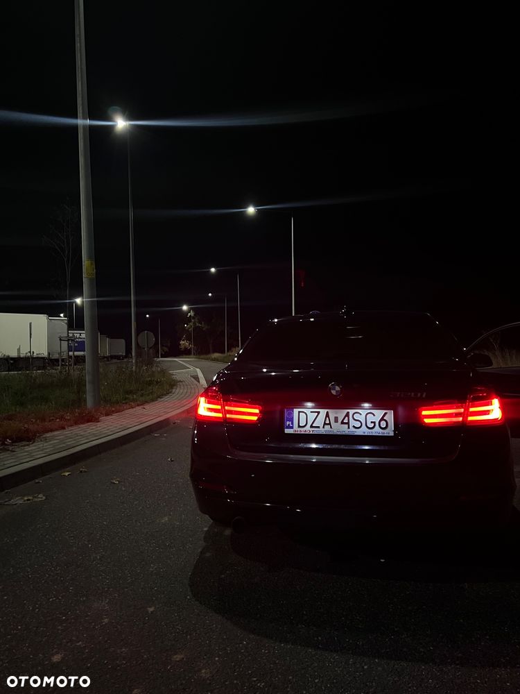 BMW Seria 3 320i xDrive - 11