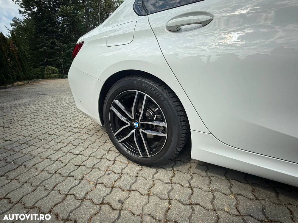 BMW Seria 3 320i Aut. M Sport - 32