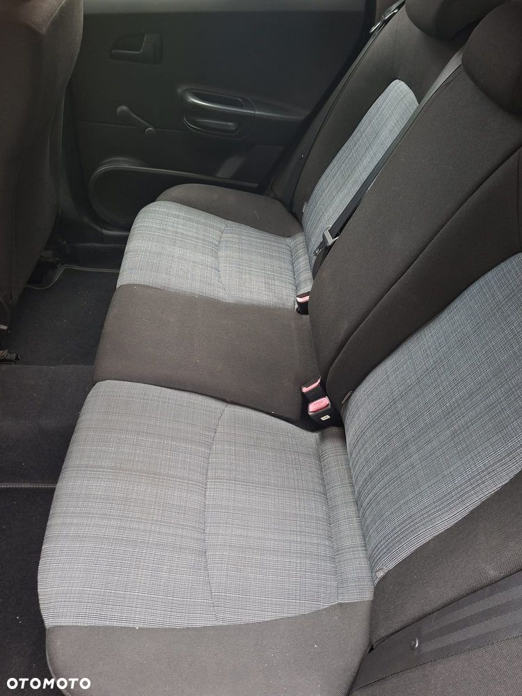 Kia Ceed - 11
