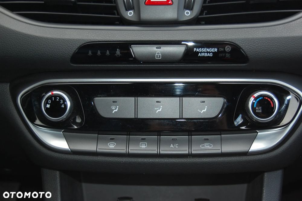 Hyundai i30 1.4 Passion Plus - 28