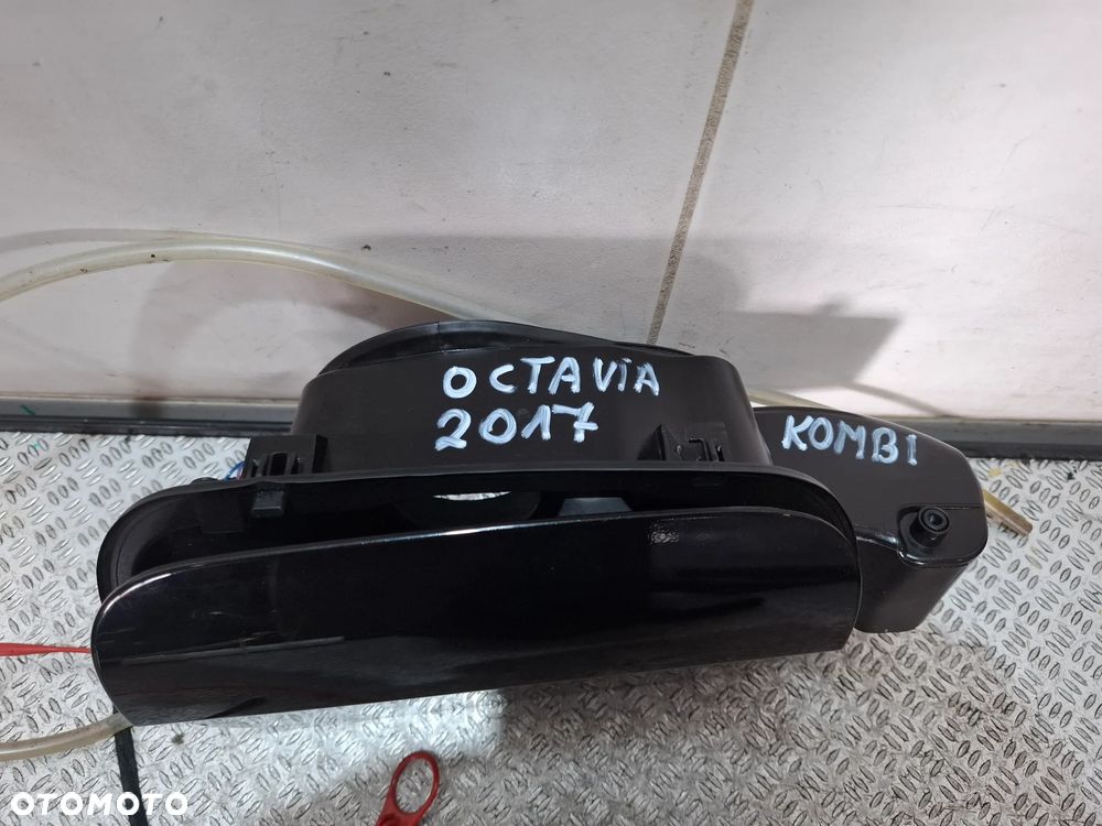 Klapka wlewu paliwa kompletna Audi A6C7 kombi rok 2015 nr 4G0809906A - 2