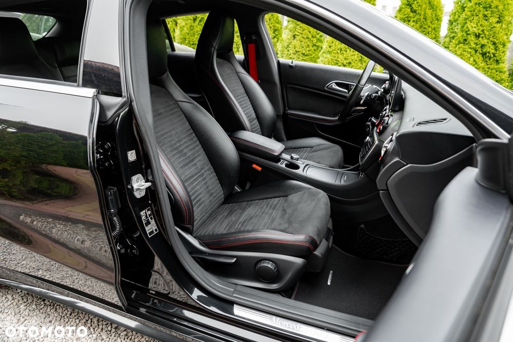 Mercedes-Benz CLA 250 4Matic 7G-DCT AMG Line - 24