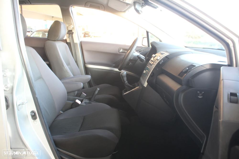 Toyota Corolla Verso 2.2 D-4D Sol - 39