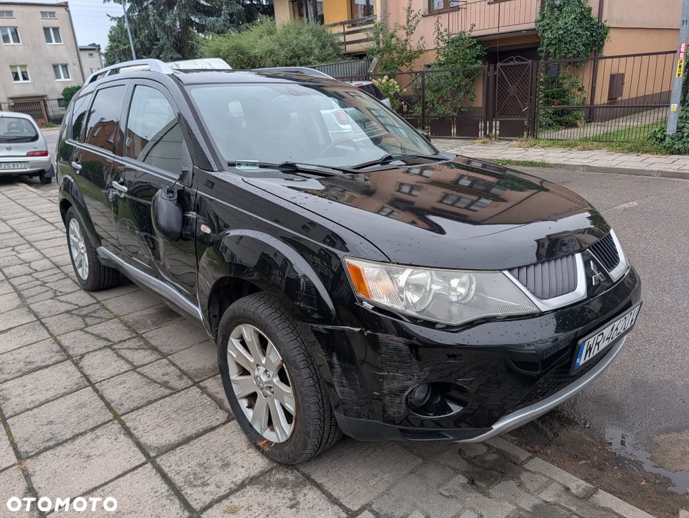Mitsubishi Outlander - 1