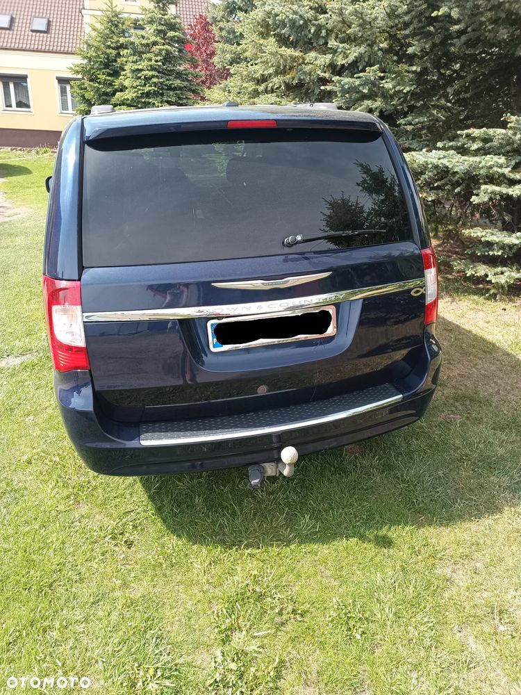 Chrysler Town & Country - 13
