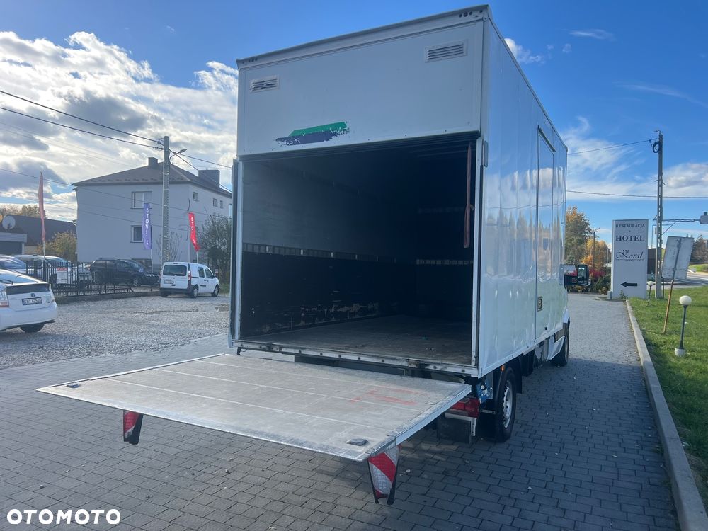 Mercedes-Benz Sprinter - 14