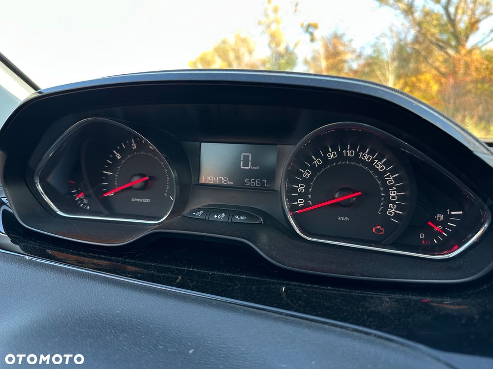 Peugeot 208 1.2 PureTech Active - 17
