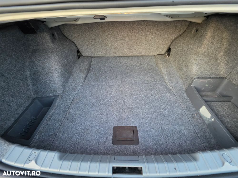 BMW Seria 3 318d DPF Edition Exclusive - 28