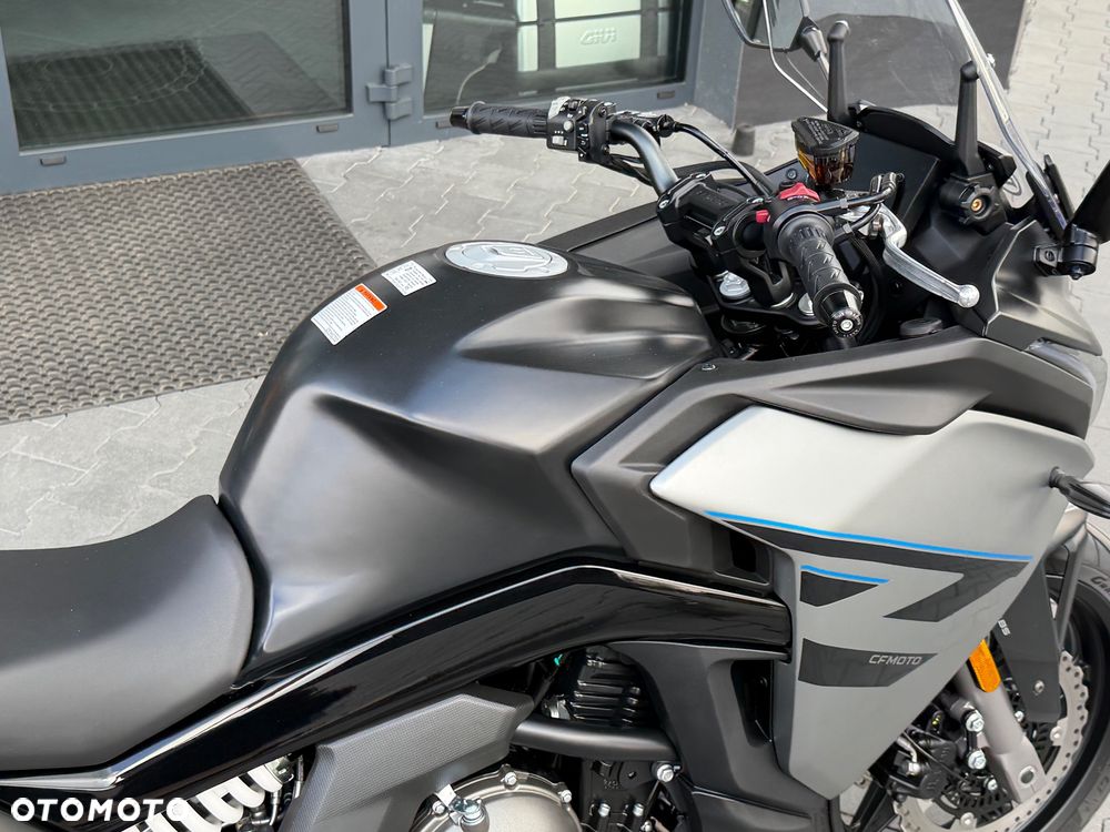 CFMoto 650 MT - 14