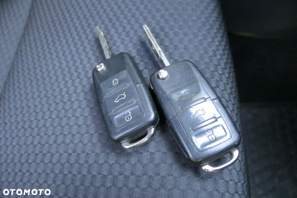 Volkswagen Golf 2.0 TDI DPF Comfortline - 15