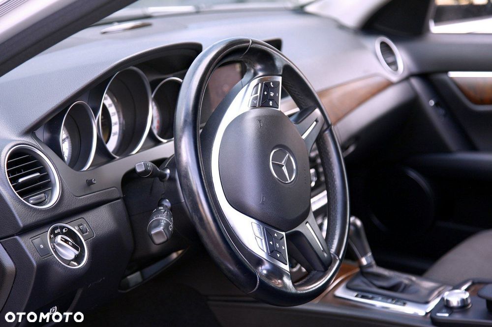 Mercedes-Benz Klasa C 200 (BlueEFFICIENCY) 7G-TRONIC Elegance - 13