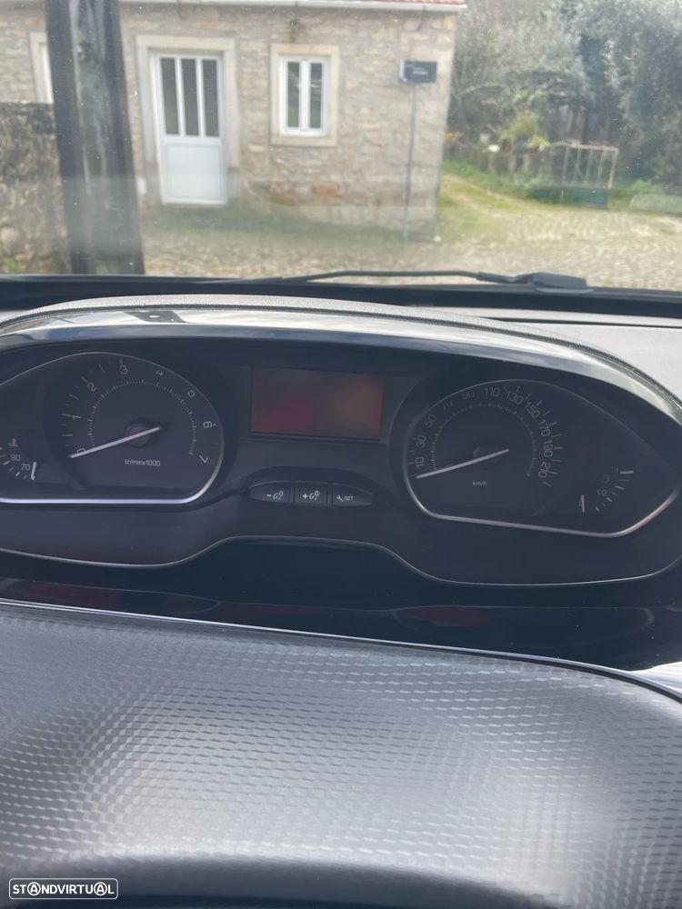 Peugeot 208 1.2 PureTech Style - 6