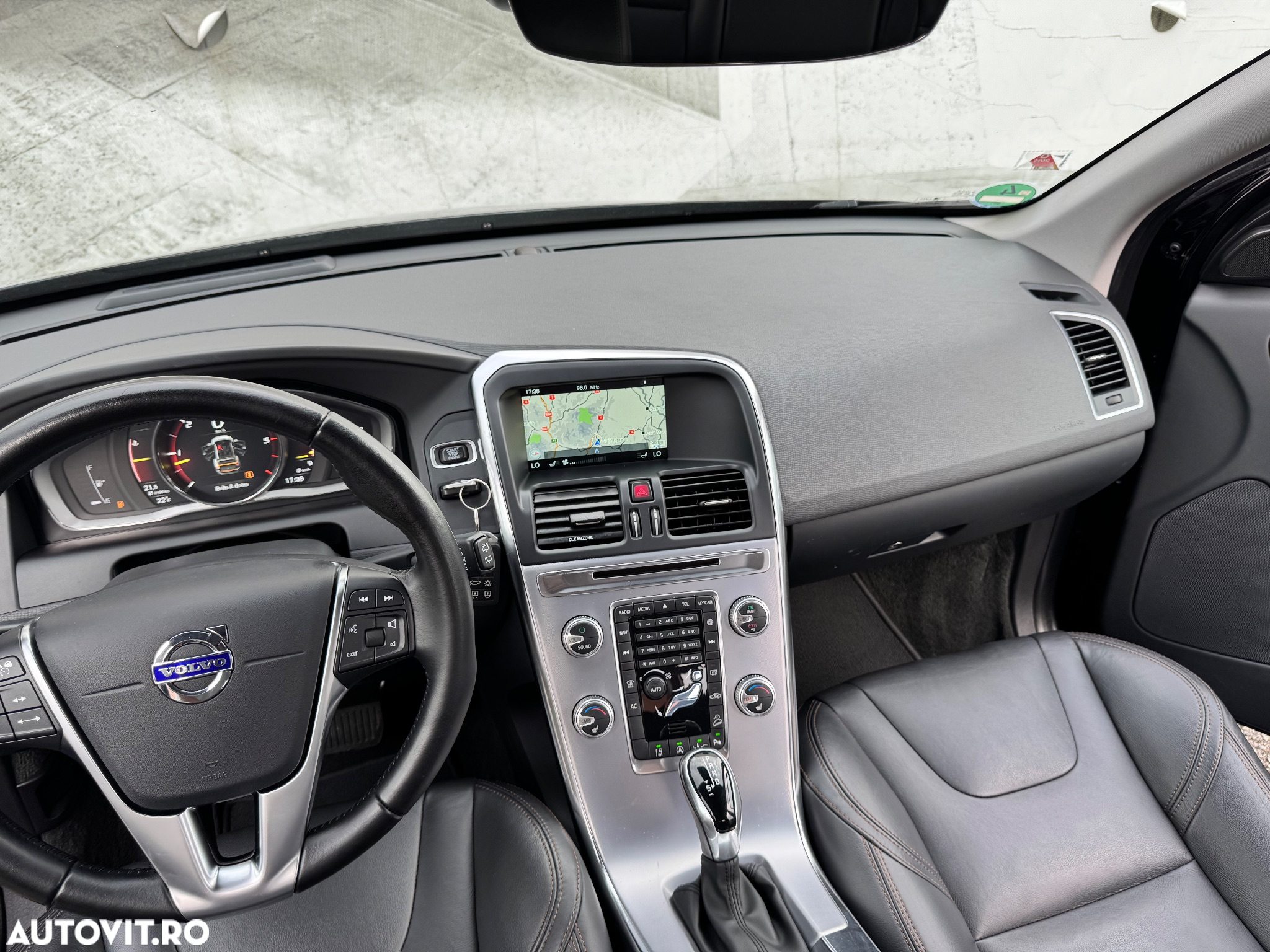 Volvo XC 60 D5 AWD Geartronic Summum - 10