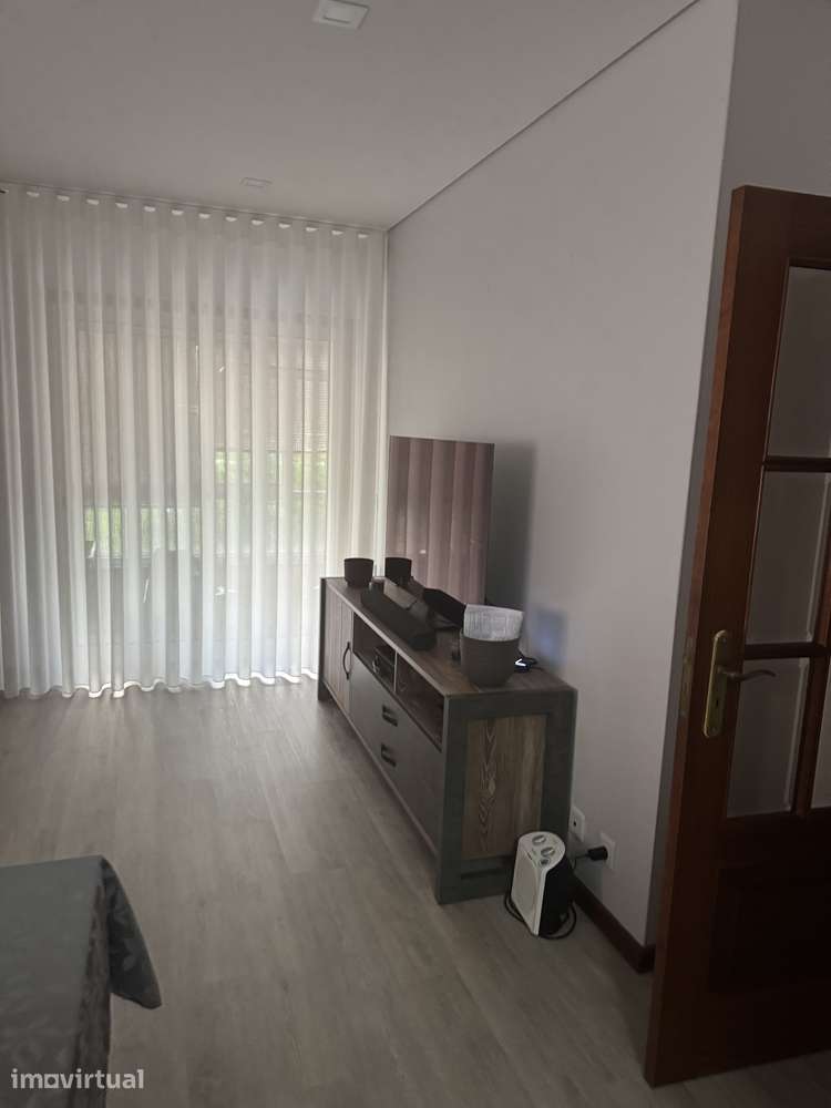 Apartamento T2 com garagem e varanda em Milheirós - Grande imagem: 5/8