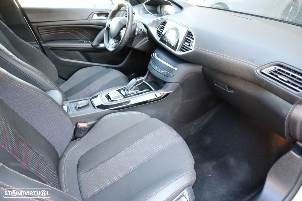 Peugeot 308 1.2 PureTech GT EAT8 - 12