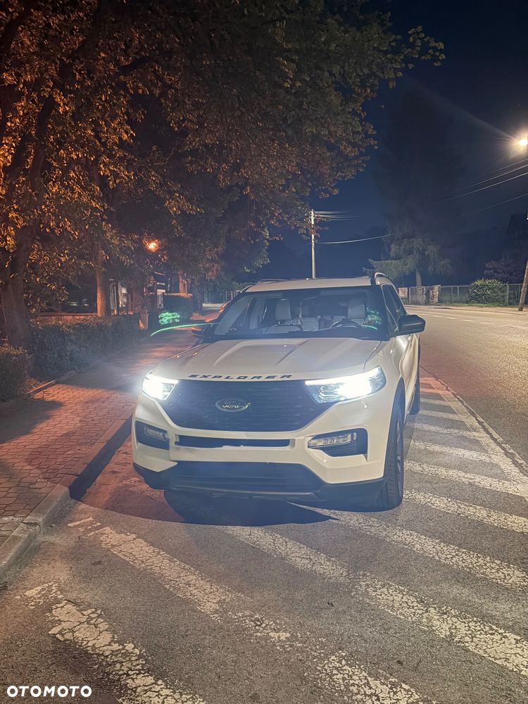 Ford Explorer - 16