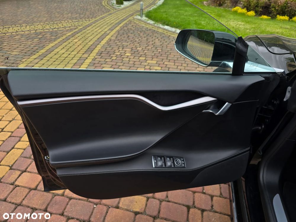 Tesla Model S - 29