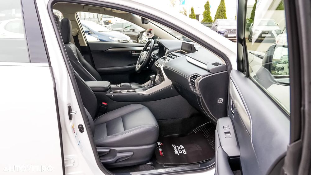 Lexus Seria NX 300h AWD F Sport - 28