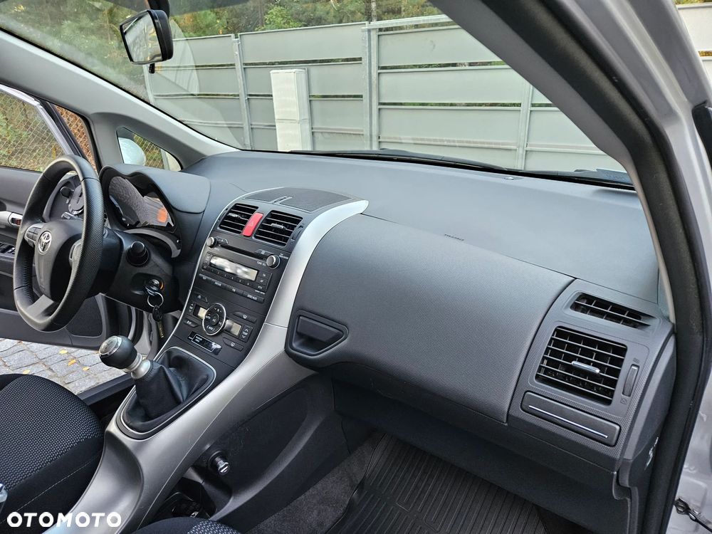 Toyota Auris 1.6 Premium - 23