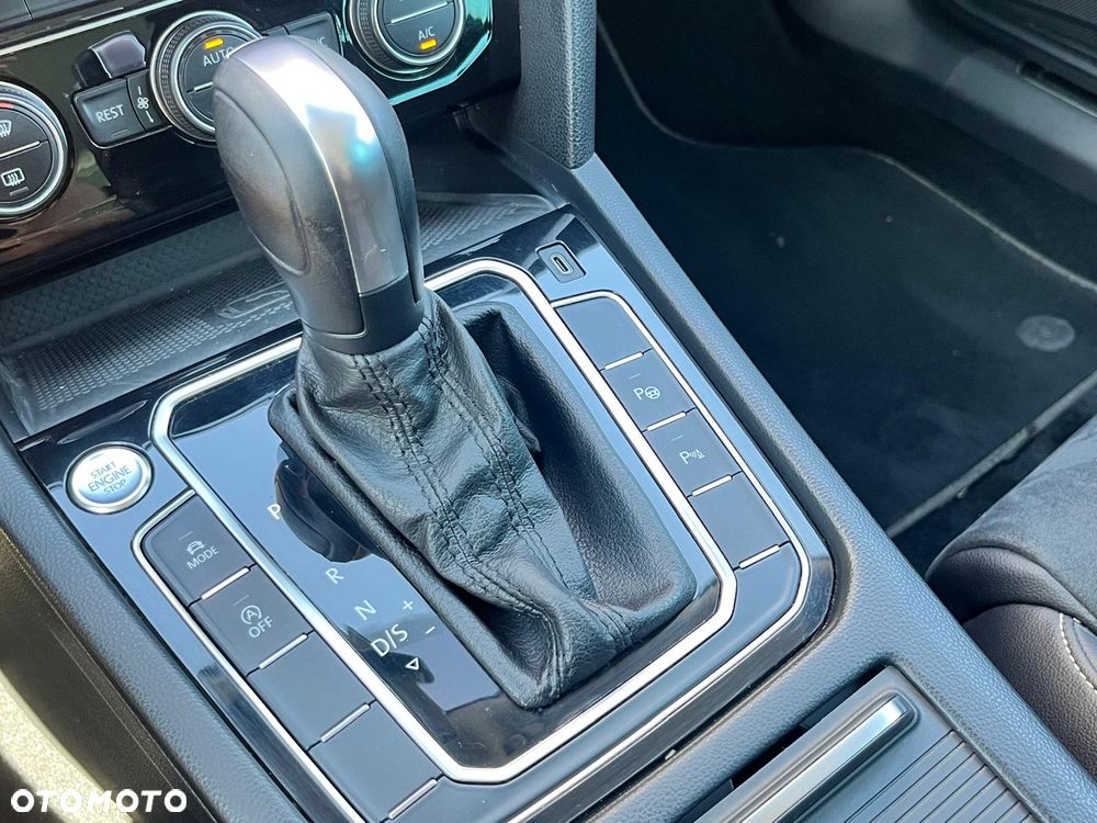 Volkswagen Passat 2.0 TSI Elegance DSG - 29