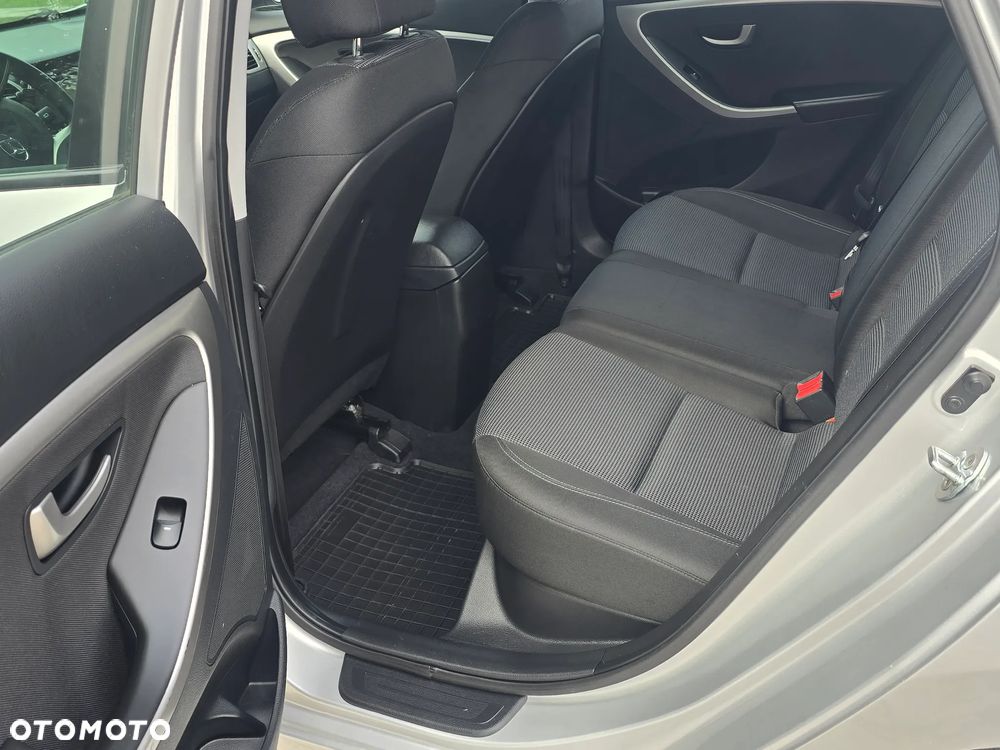 Hyundai i30 1.4 Passion - 24