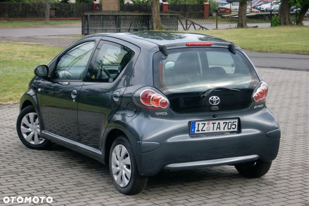 Toyota Aygo Connect - 14