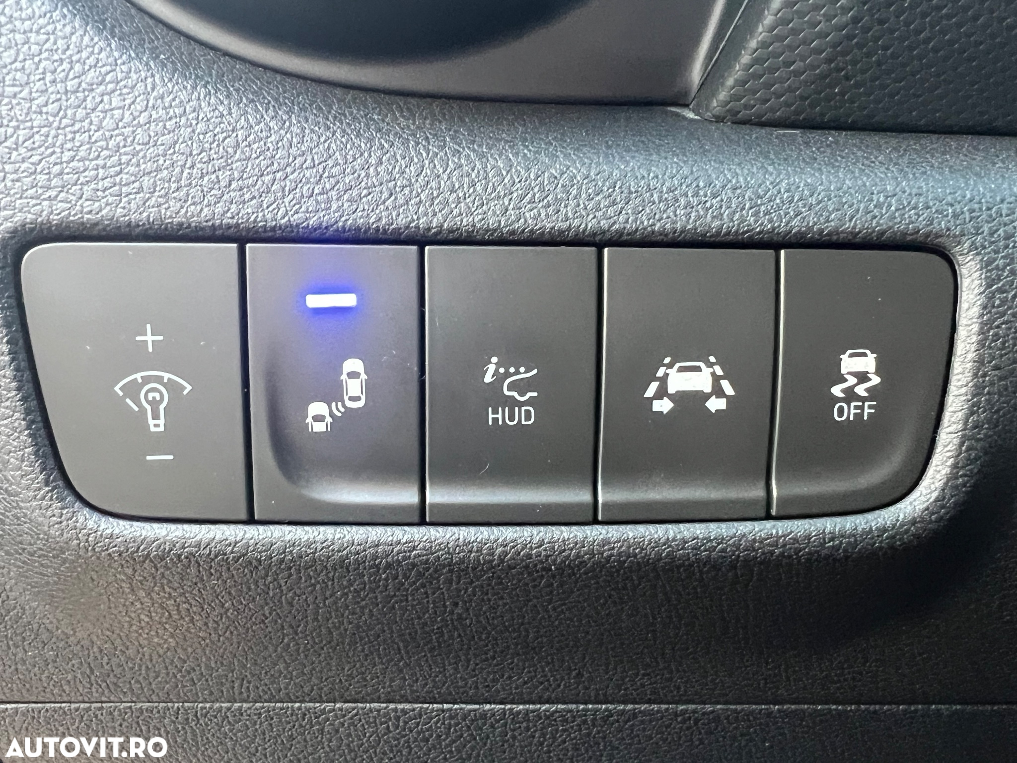 Hyundai KONA 1.6 CRDi 4WD 7DCT Luxury - 8