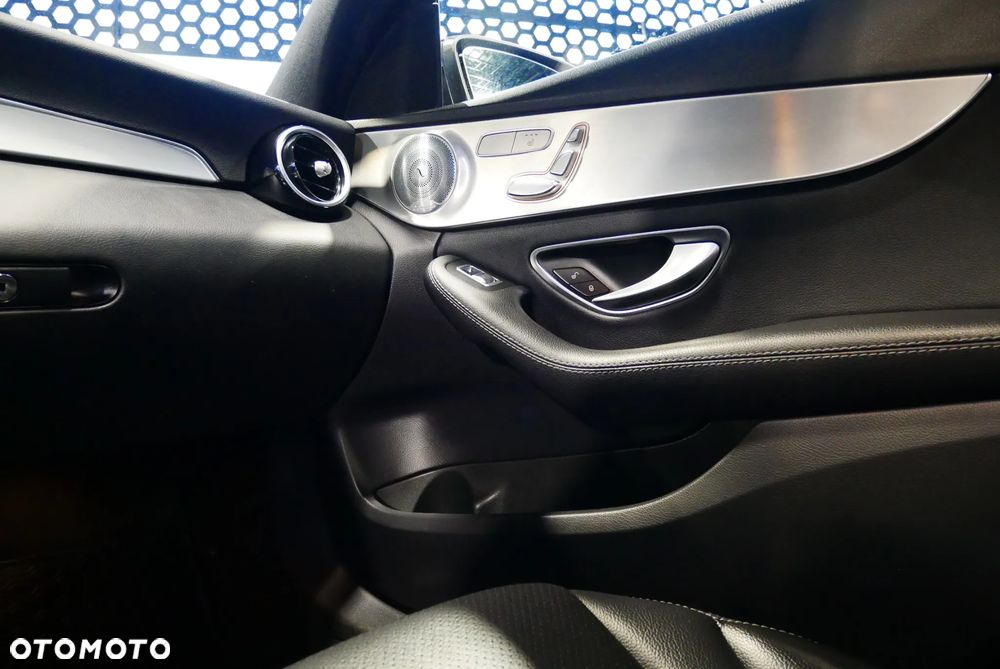 Mercedes-Benz Klasa C 300 7G-TRONIC - 28