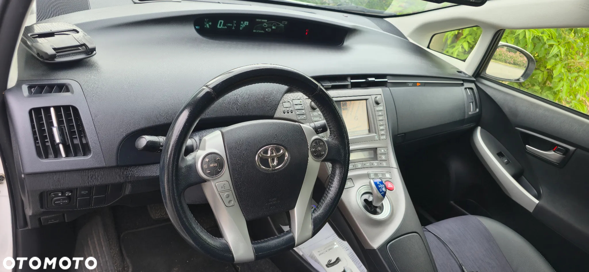 Toyota Prius (Hybrid) - 8