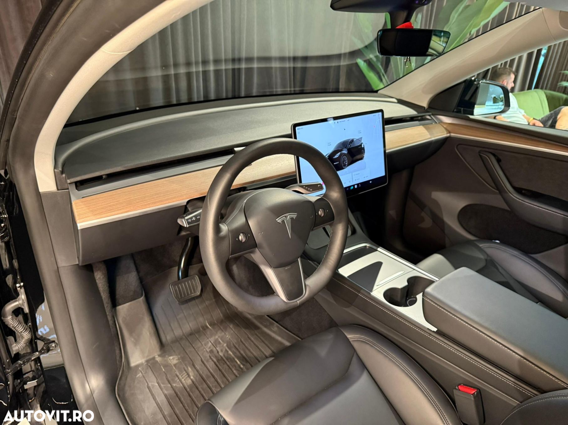 Tesla Model Y Long Range Dual Motor AWD - 10