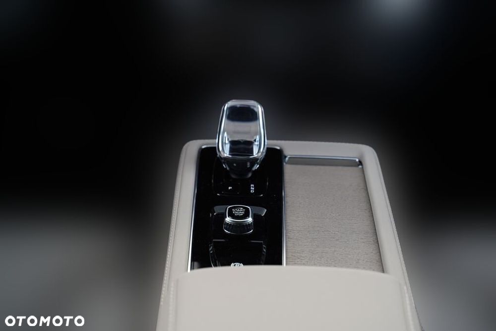 Volvo XC 90 B5 B AWD Ultra Bright 7os - 25