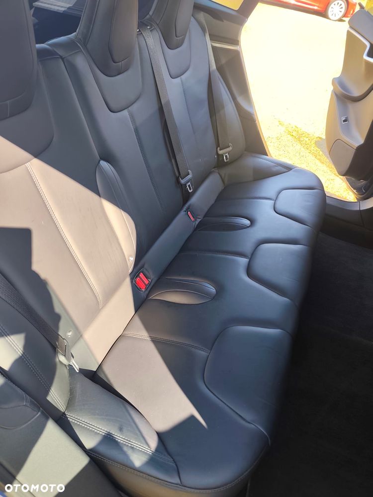 Tesla Model S - 14